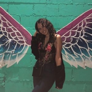 Meet your Posher, Niki